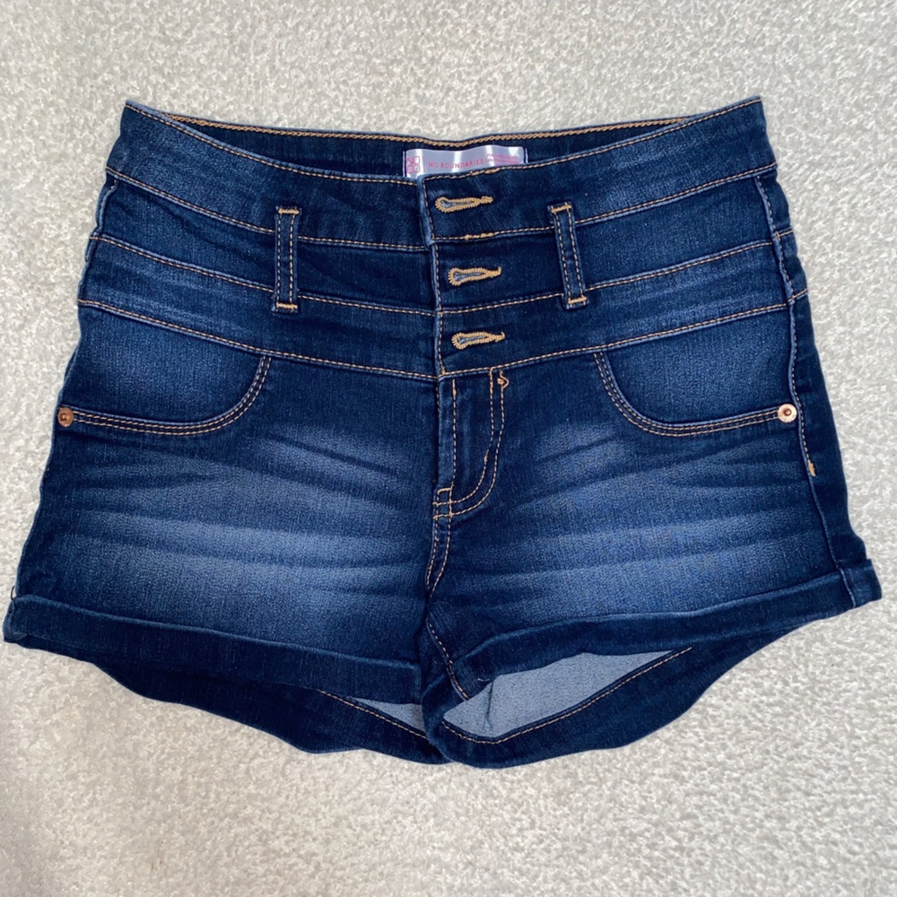 Juniors shorts. No boundaries, size 5
